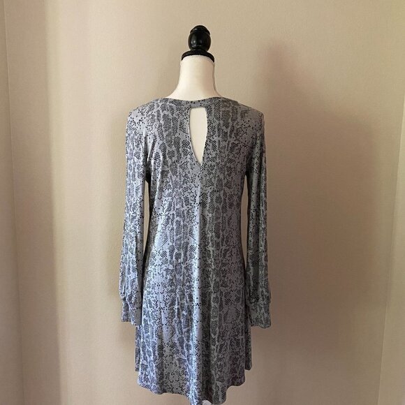 LA Relaxed Snake Skin Print Midi Long Sleeve Dress | Gray | Size M - Picture 2 of 8